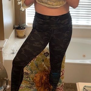 Fabletics Camo Powerhold 7/8 Leggings